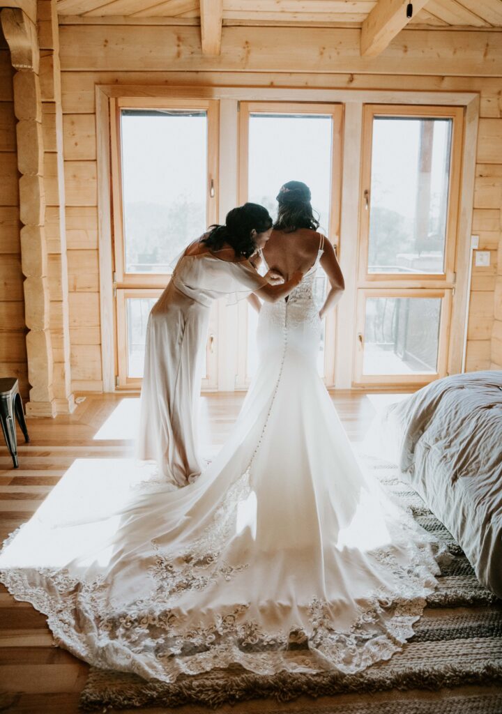 bride getting ready for Payson elopement in cabin